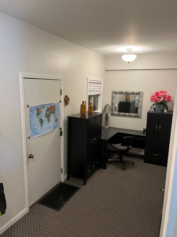 Foto del edificio - 5755 Pine Ridge Dr