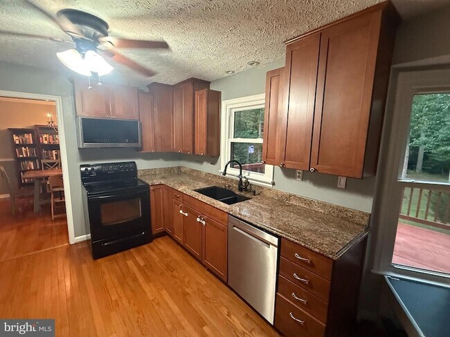 Building Photo - 127 Pilgrim Cove
