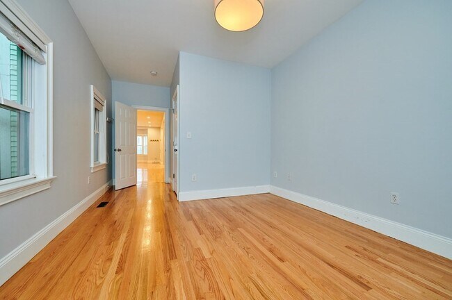 Building Photo - 166 Dorchester St