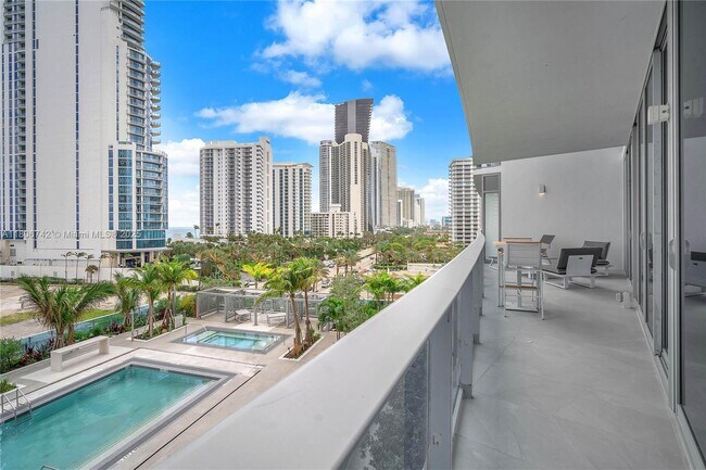 Foto del edificio - 17550 Collins Ave