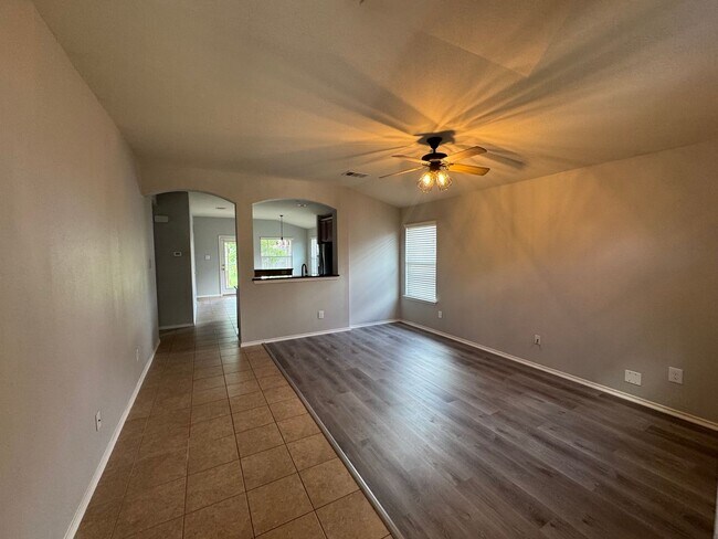 Foto del edificio - Freshly Renovated Midway ISD Home