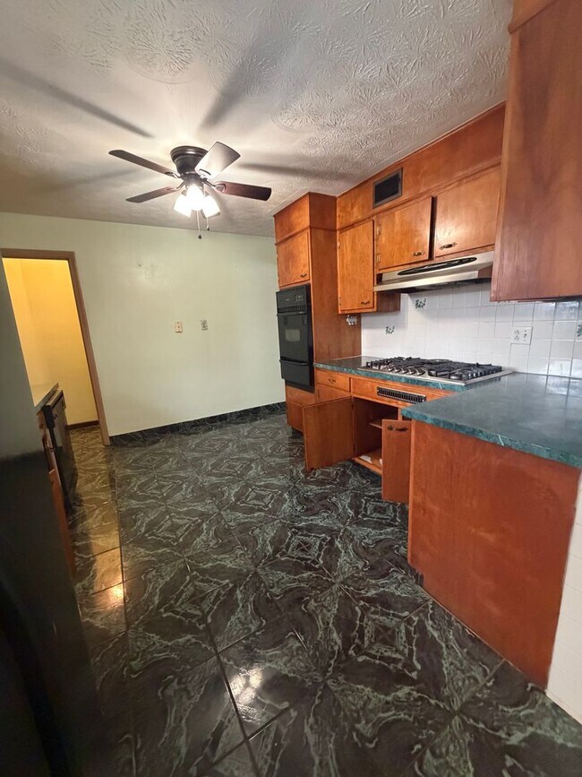 Building Photo - Charming Reading 3/4 BR Home For Rent with lots of Character