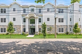 Building Photo - 20 Secatoag Ave