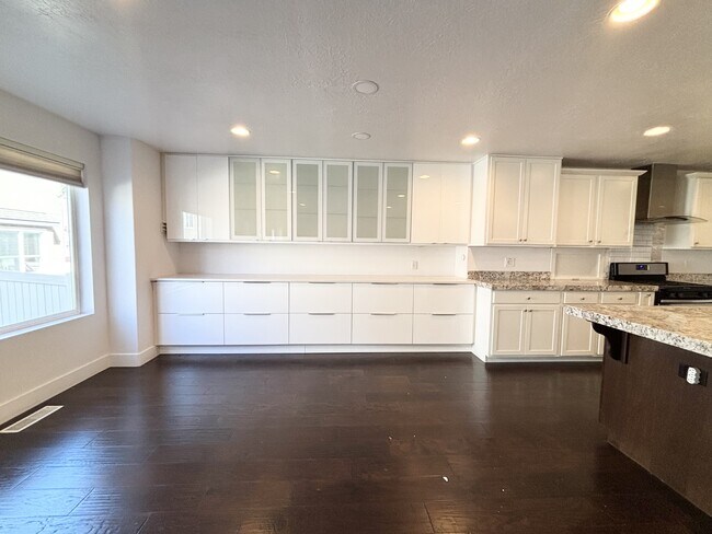 Building Photo - 5052 Moray Ct