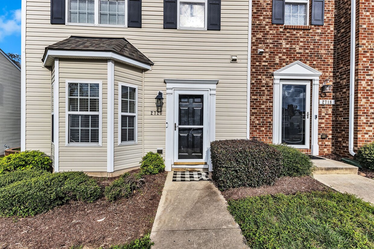 Foto principal - Adorable 3b 3b Townhome In Wake Forest!