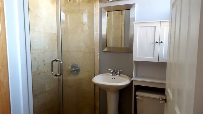 Foto del edificio - 2124 W 35th St