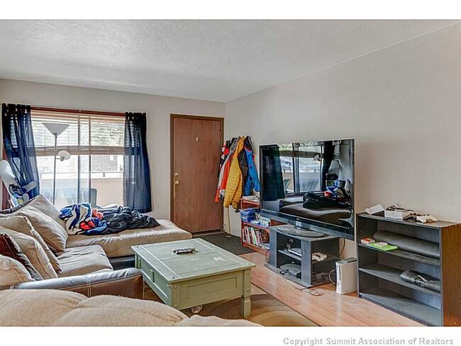 Building Photo - On Main Street!  2bed/2bath Condo!