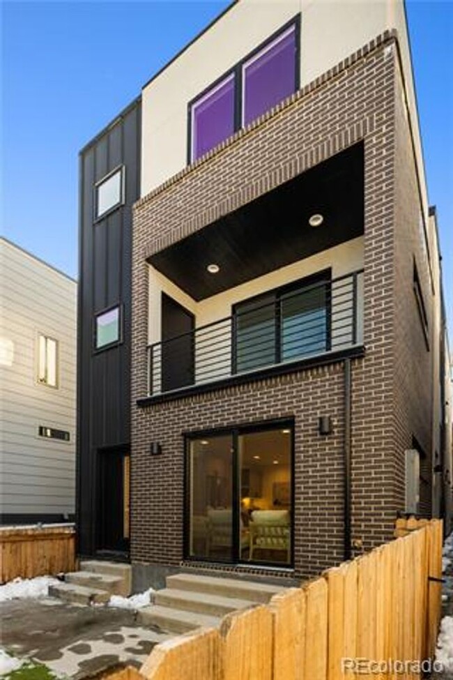 Foto del edificio - First Month on Us!  Gorgeous Contemporary ...