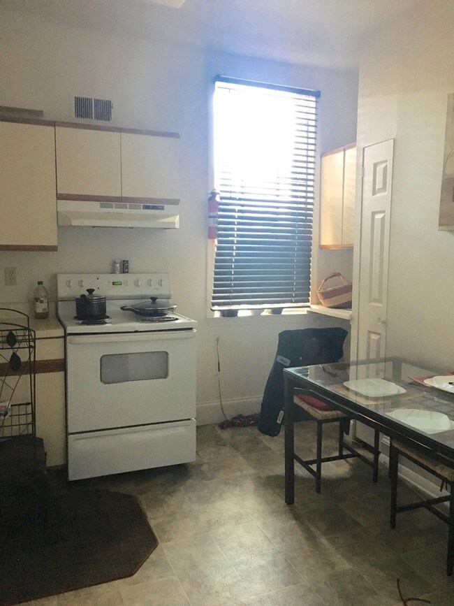  - 820 W. Lombard Apartments