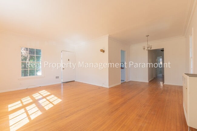 Building Photo - 1460 Orange Grove Ave