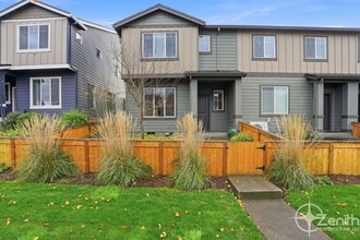 Building Photo - 11745 NE 22nd Way