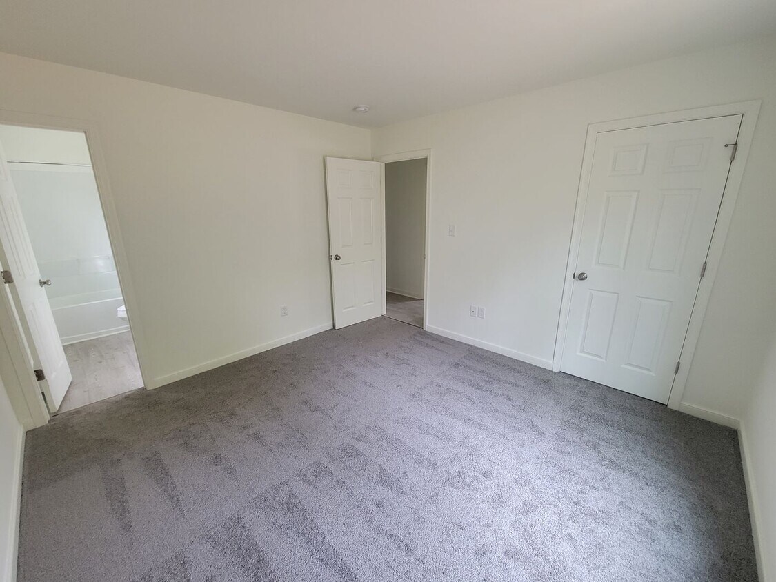 Primary Photo - Price Reduced!! Three bedroom house in Cum...
