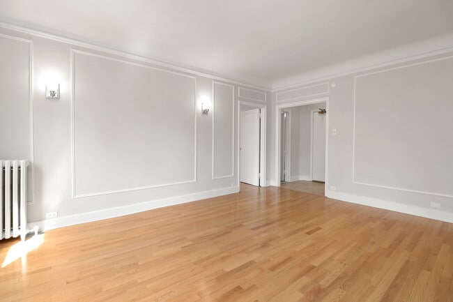 Building Photo - 10 W Elm St