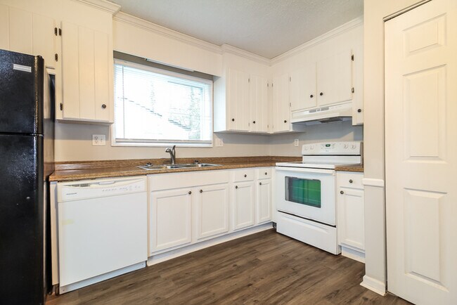 Building Photo - 318 Fairmont Dr