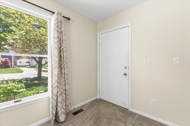 Building Photo - 334  1ST Street
