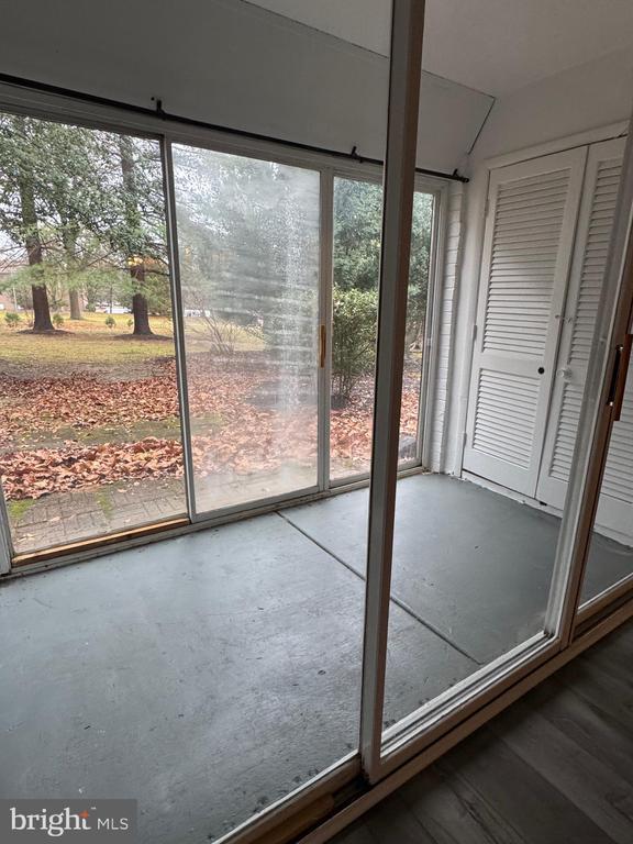 Foto del edificio - 5245 W Running Brook Rd