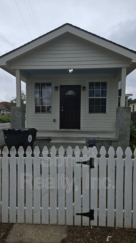 Foto del edificio - 8637 Belfast St