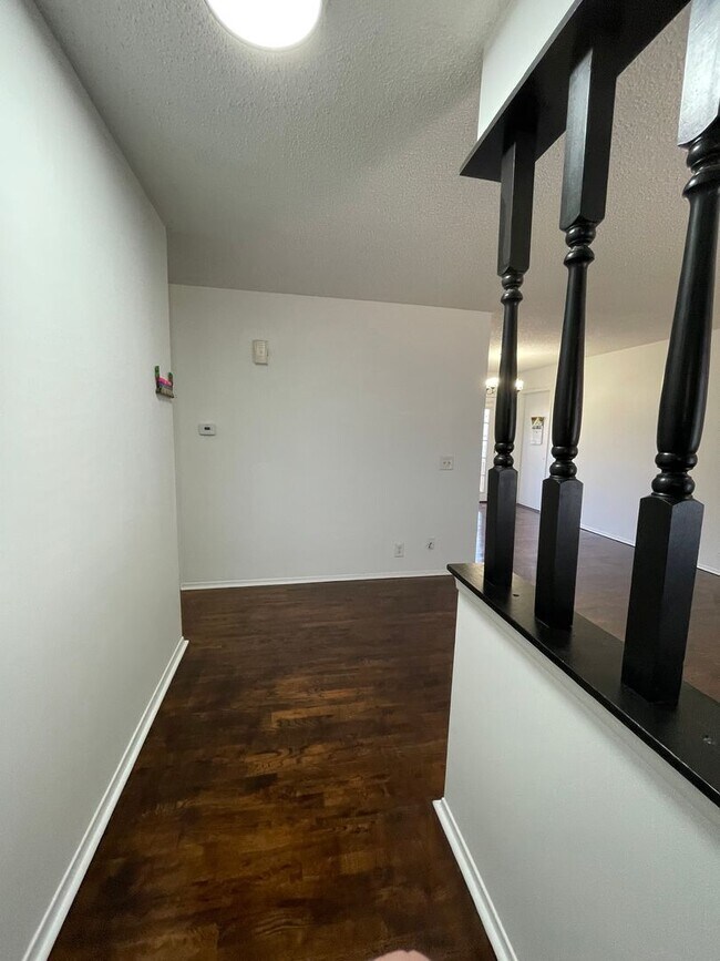 Building Photo - 618 Wilson St