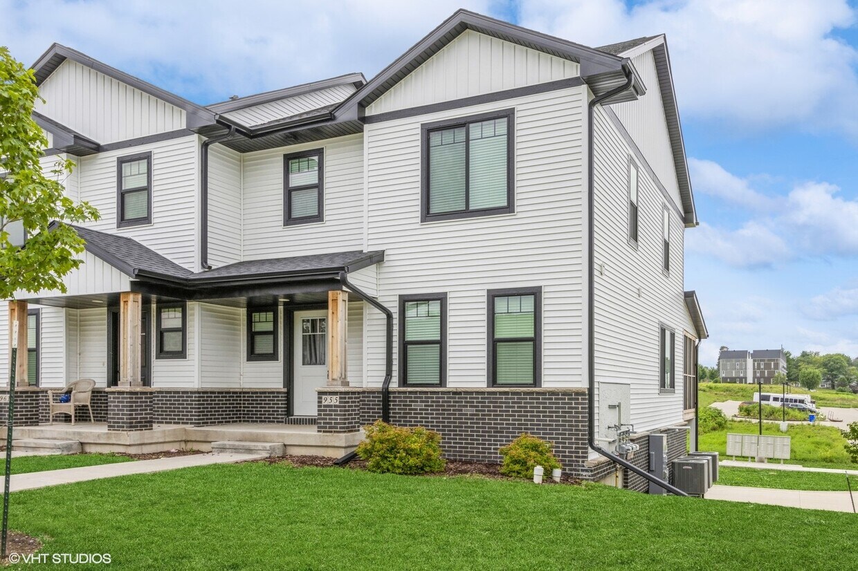 Foto principal - 927 Aiden St