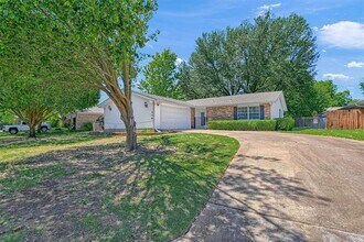 Building Photo - 746 Hillside Dr