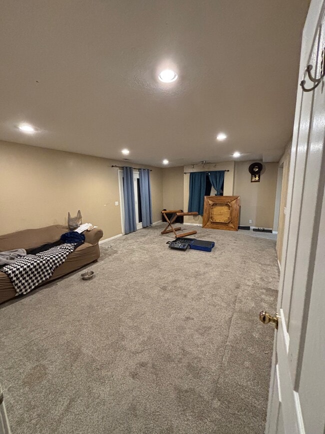 Building Photo - 2350 S 385 W