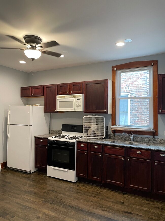 Kitchen - 2117 Scoville Ave