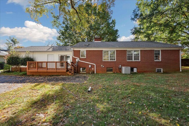 Building Photo - 3766 Clemmons Rd