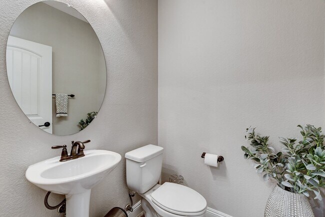 Building Photo - Providence Las Vegas 3 Bed and 3 Bath Home with Gated Community, Modern Upgrades & Resort-Style A...