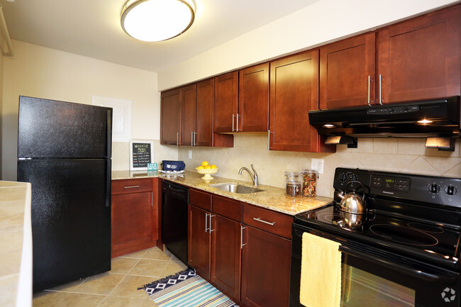 Kitchen - 450 Green Apartments