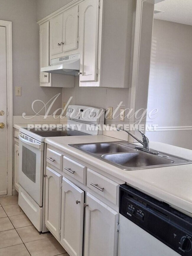 Foto del edificio - 3 BR and 2 BA Raleigh/ Bartlett Newly Reno...