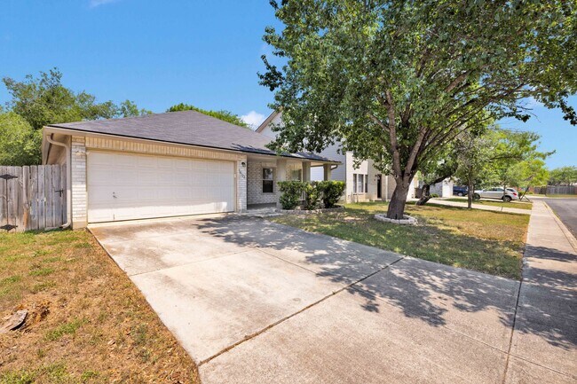 Foto del edificio - Immaculate Single-Story Home with Modern U...