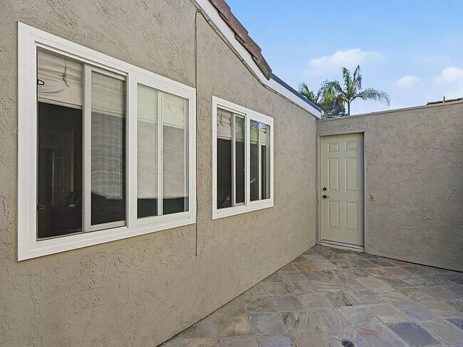 Foto del edificio - 1859 Hill Top Ln