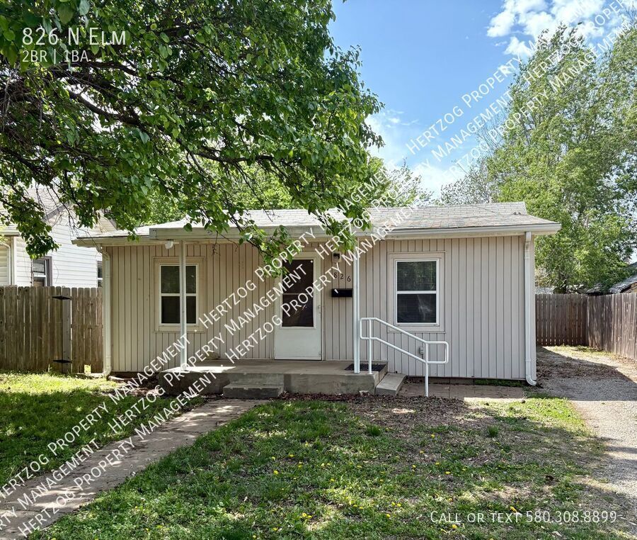 Foto principal - 2 Bedroom 1 Bathroom home with a fenced yard!