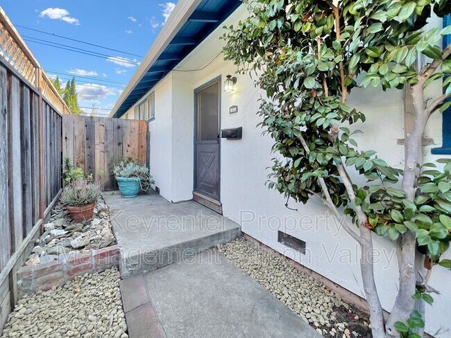 Building Photo - 1822 Gunston Way