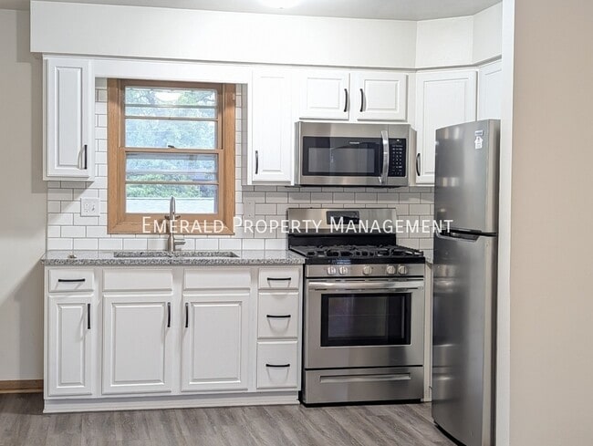 Building Photo - 562 N Mulford Rd