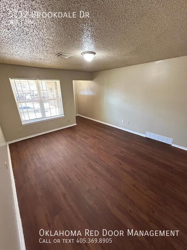 Foto del edificio - 5312 Brookdale Dr