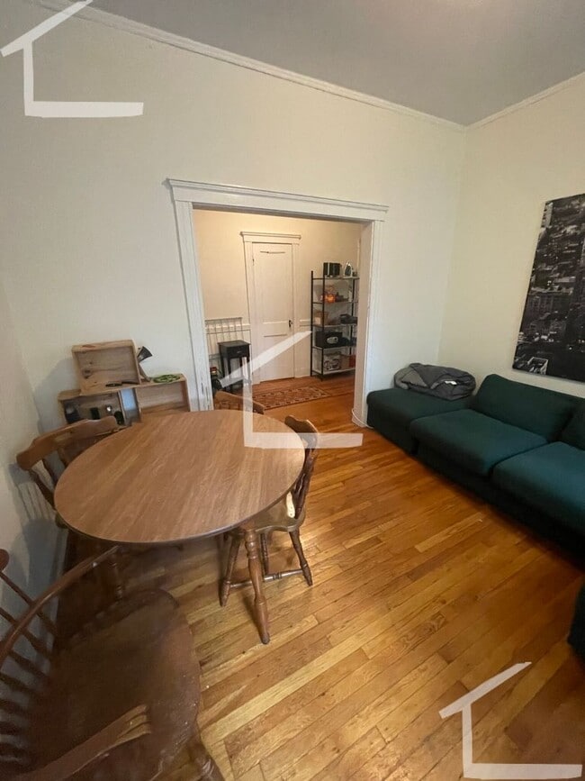 Building Photo - Large 3 bed unit right next to the Green Line in Brighton!