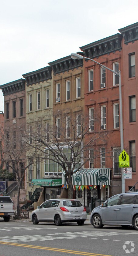 Building Photo - 1628 York Ave