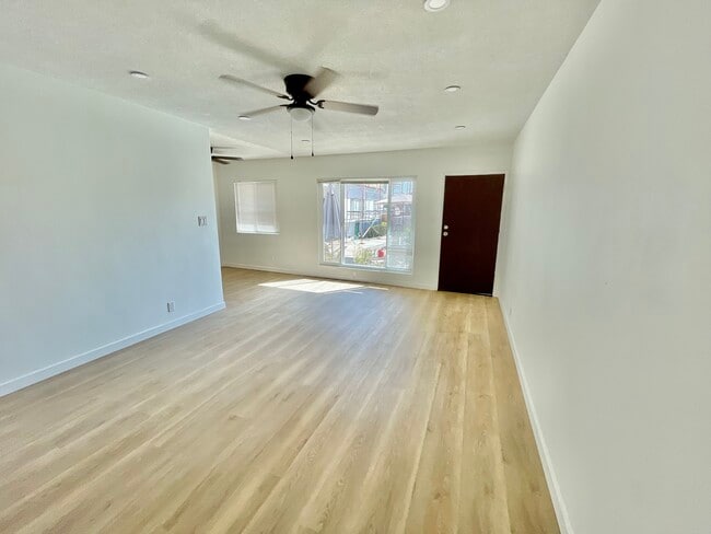 Building Photo - 12121 La Maida St
