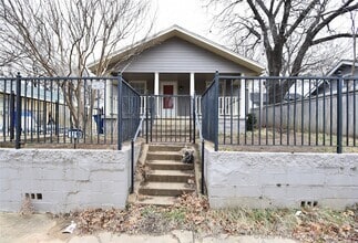 Building Photo - 319 S Gillette Ave