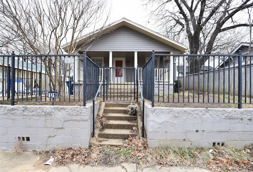 Primary Photo - 319 S Gillette Ave