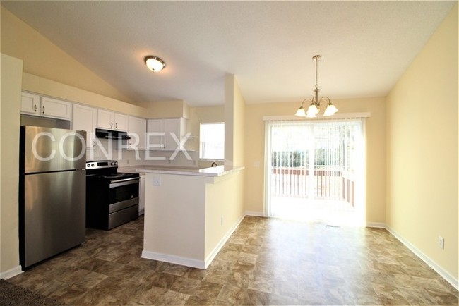 Building Photo - 127 Cherry Grove Dr