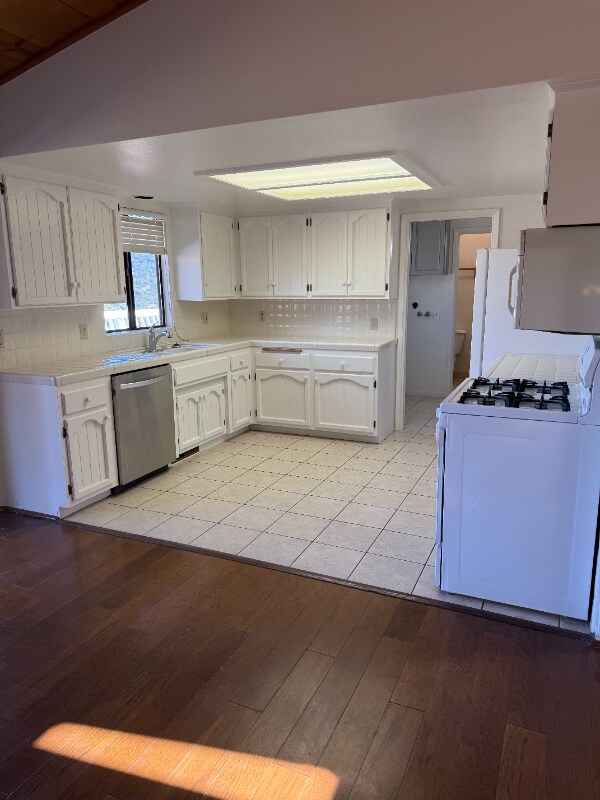 Building Photo - 46473 Eastwood Dr N