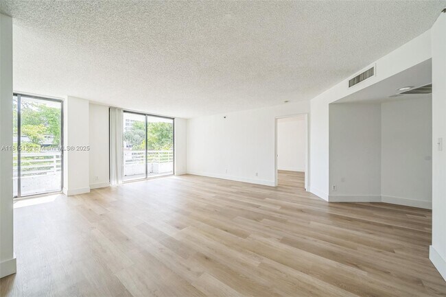 Foto del edificio - 3300 NE 192 St