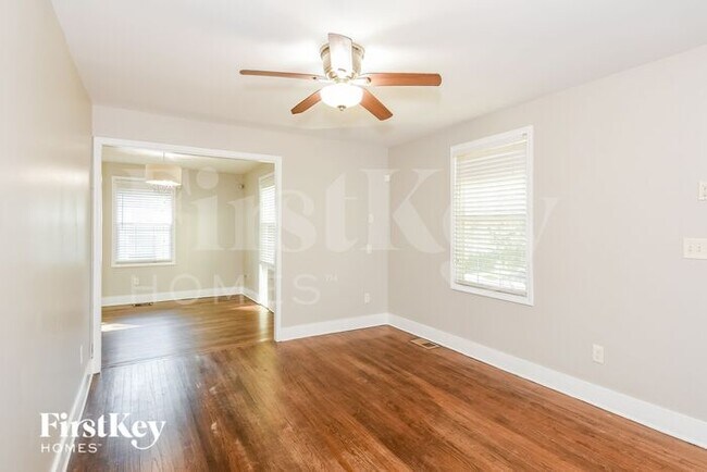 Foto del edificio - 1872 Bonniview St SW