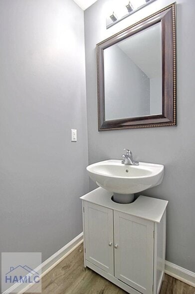 Foto del edificio - 315 Connor Ct