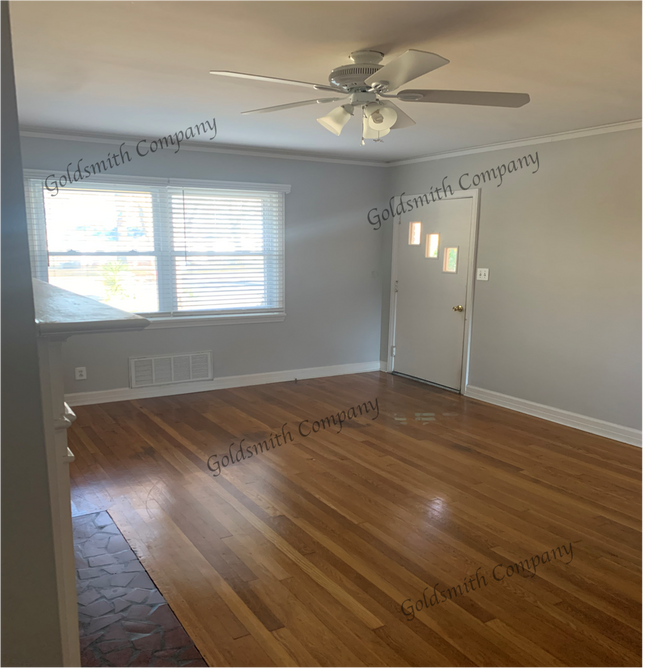 Foto del edificio - "Charming 2-Bed Duplex Retreat with Granite Finishes in Greenville!"