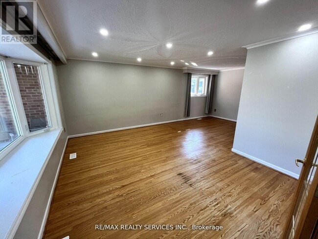 Building Photo - 91 Ambleside Dr