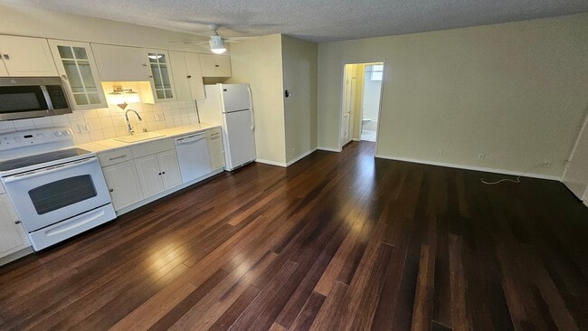 Photo - 2130 Beachwood Dr Apartment
