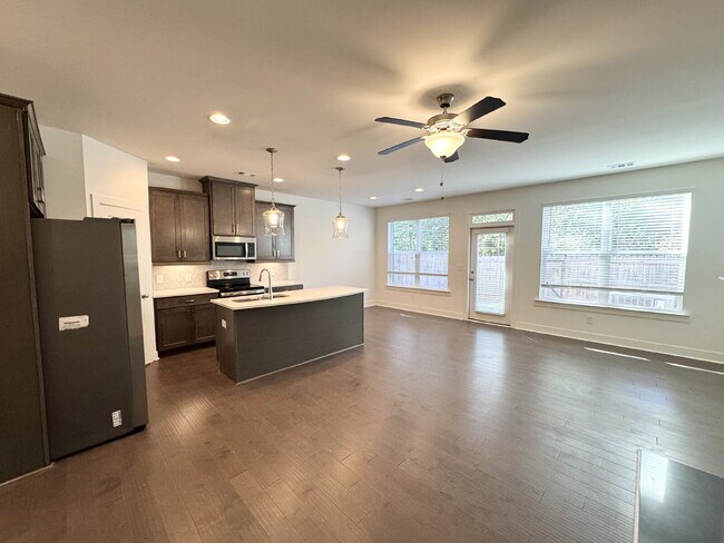 Foto del edificio - Stylish 3BR Townhome with Private Yard & Two-Car Garage in Auburn, GA